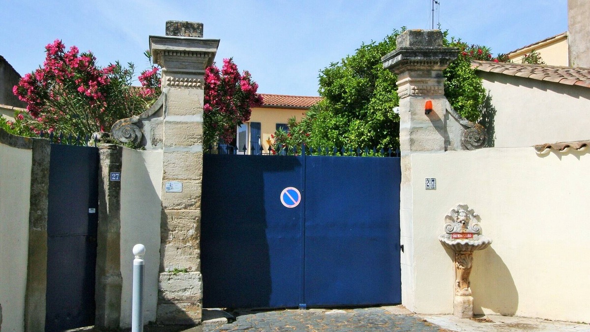 Montagnac House | Montagnac single-storey house with large terrace