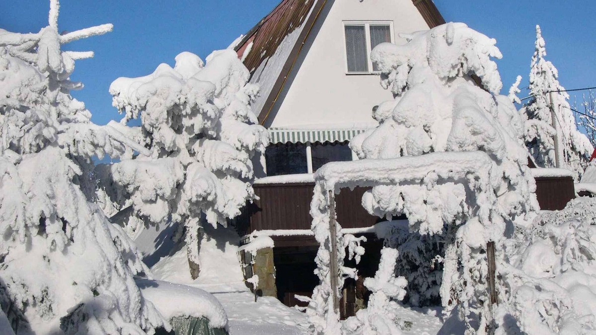 Svahova Cottage | Montain hut Svahova with fireplace, sauna, tennis court, jacuzzi and outdoor pool