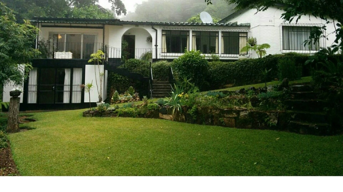Mutare House | Montana - Clean Serene Sleeps 10 with spacious living rooms Perfect for Couples