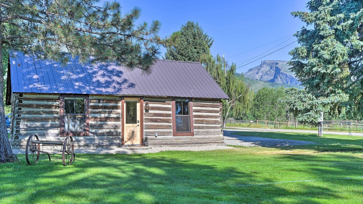 Hamilton Cabin | Montana Retreat: Original Hamilton Log Cabin!
