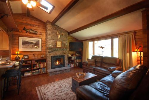 Clinton House | Montana Rock Creek Cabin