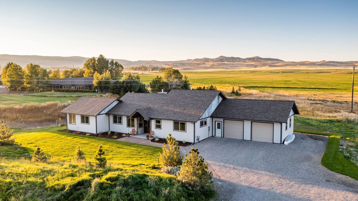 Livingston House | Montana Skies, Livingston, MT! Skiing/Fishing/Yellowstone!