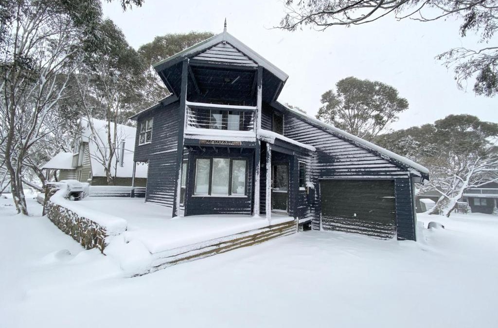 Dinner Plain House | Montane