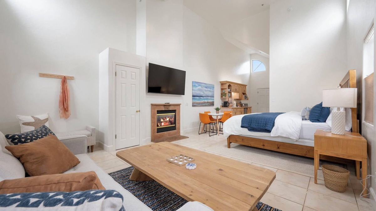 Half Moon Bay House | Montara Penthouse — Elevated Comfort Above Downtown Half Moon Bay