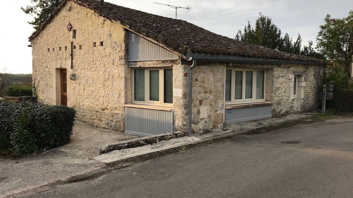 Lhospitalet House | MONTAT, 46 Lot, Quercy white. Small house with garden