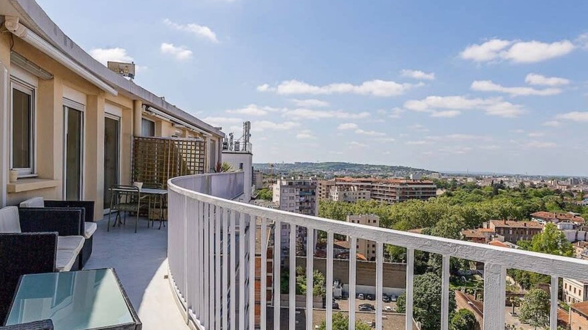 Saint - Aubin - Dupuy Apartment | Montaudran · Place Dupuy - Vue panoramique -Métro
