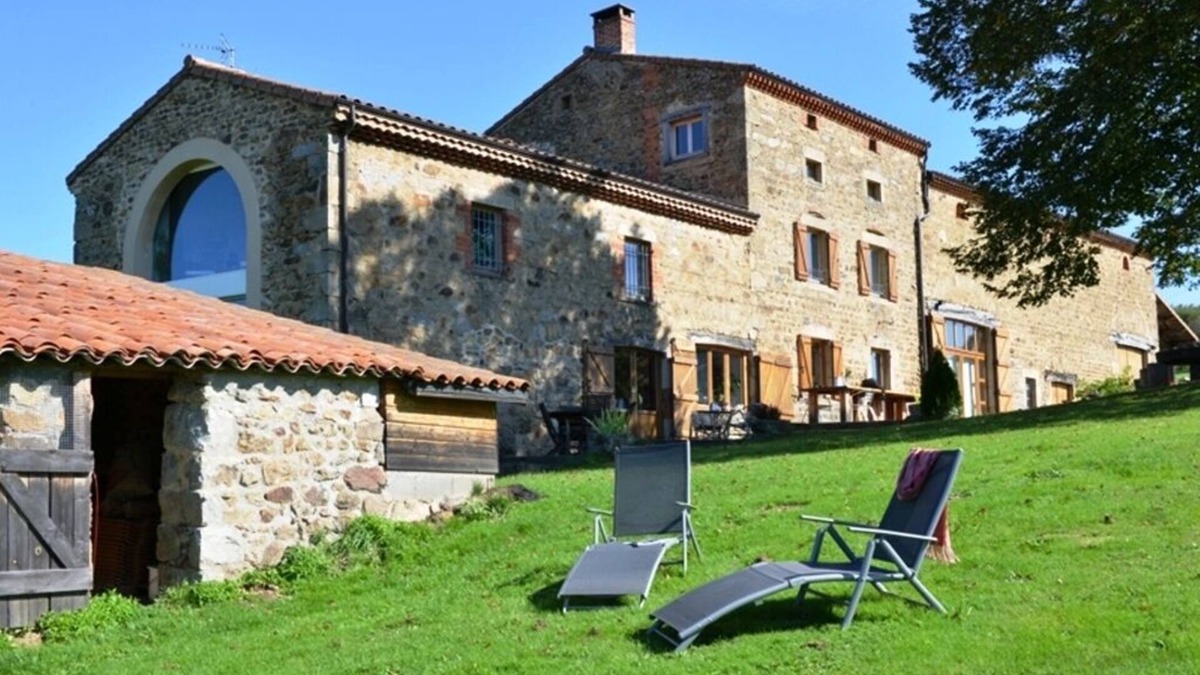 Condat-les-Montboissier House | Montcoudoux group gîte with sound system.