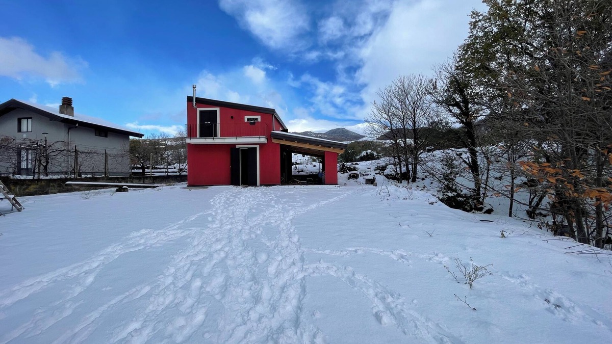 Ragalna House | Monte Arso houses. relaxing houses on Etna volcano nestled in the forest and orchard