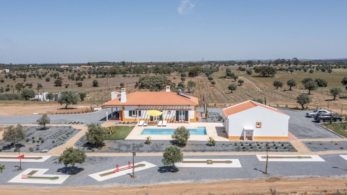 Ferreira do Alentejo Villa | Monte do Vale - quiet site with swimming pool, bikes, mini golf and table tennis