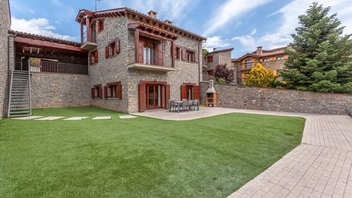 Montella House | Montella I - Four Bedroom House, Sleeps 10