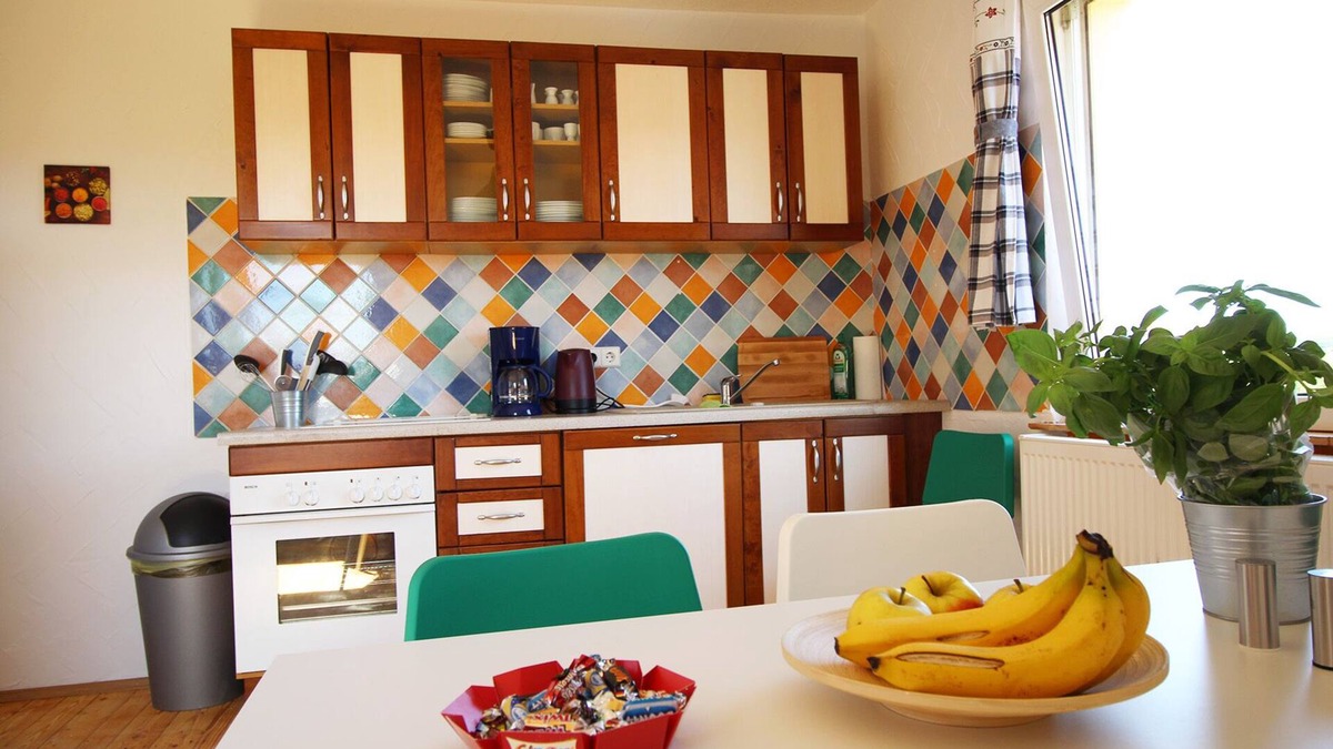 Suppingen Apartment | Monteurwohnung Bw06, 85qm mit 4 Schlafräume für Max. 8 Personen