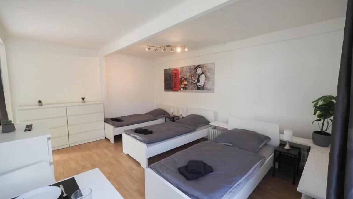 Ahrensburg Apartment | Monteurwohnung mit Terrasse für 7 Personen – WLAN, TV, Küche – Ahrensburg Nähe Hamburg - OD06c