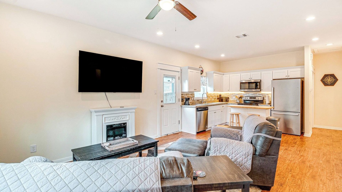 Montgomery Cottage | Montgomery Cottage w/Fenced Yard < 1 Mi to Lakes!