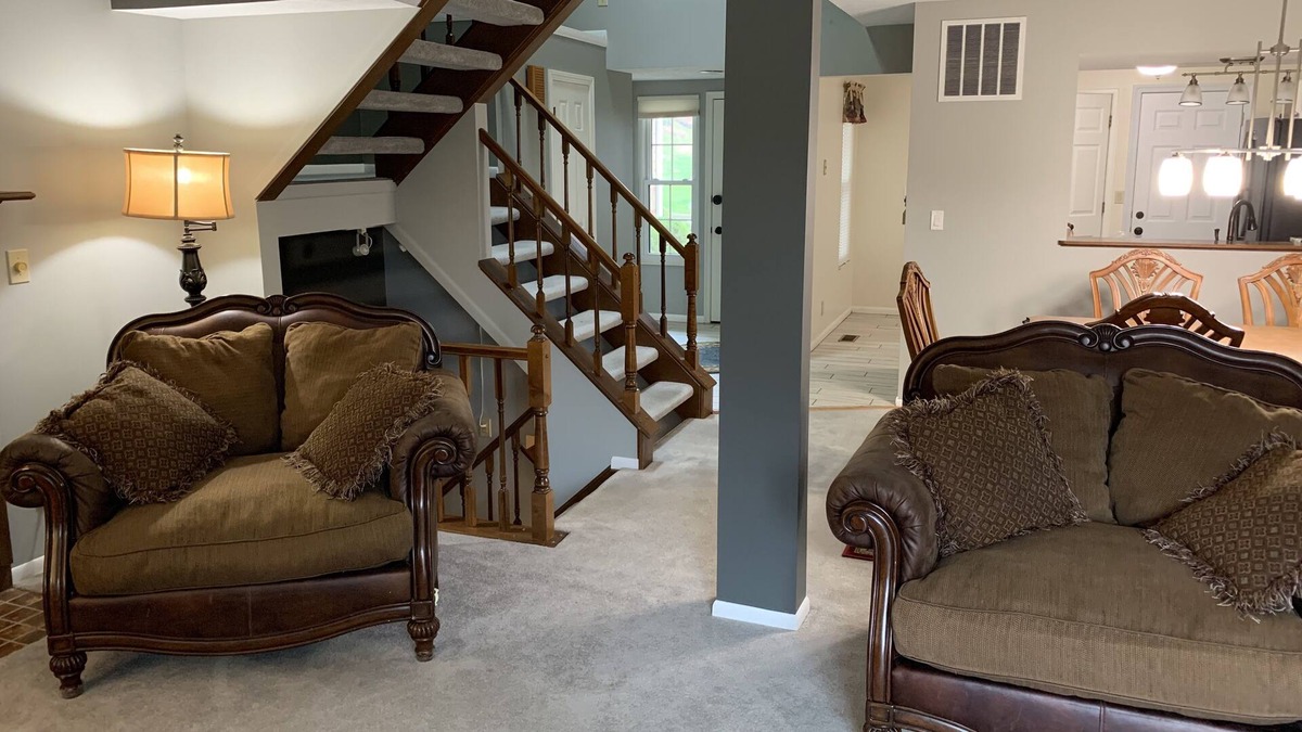 Oakbrook House | Month to month Townhouse with attached Garage