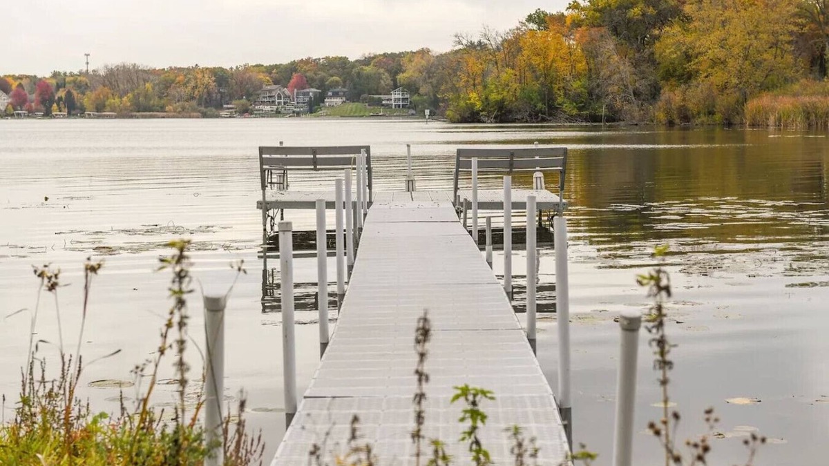 Antioch House | Monthly and Seasonal Large Petite Lake 4/4 Lakehouse Retreat with Hot Tub