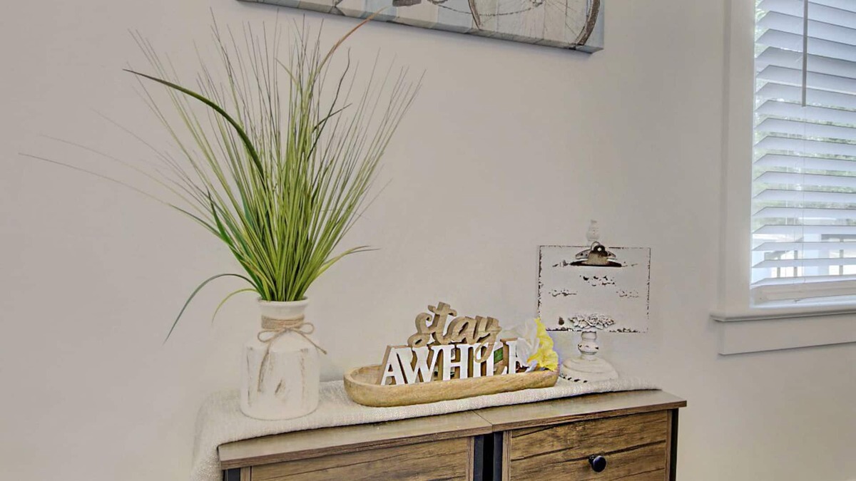 Dutton House | Monthly discount- beautiful house, Gloucester VA