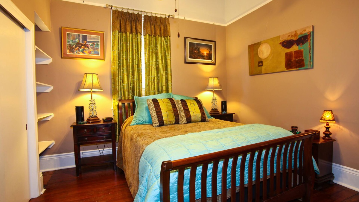 New Orleans House | Monthly Fully Furnished Rental in Safe Mid-City Location to Enjoy City Park