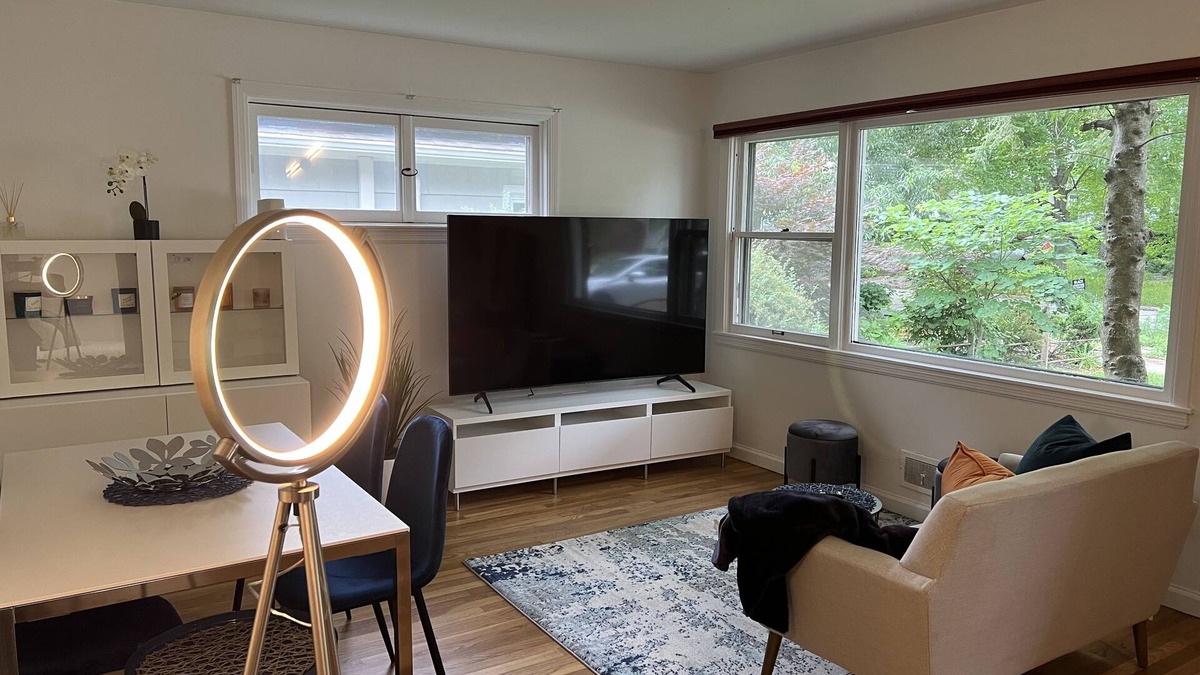 Urbana House | Monthly - Renovated Modern Mid-Century 3Br House - 2 blocks from U of Illinois.