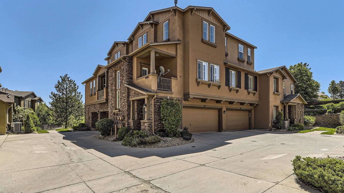 Southridge Condo | Monthly Rental condo w/garage