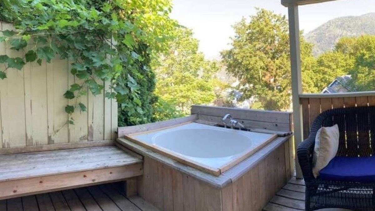 Nelson House | Monthly, Spacious, Central, with Sauna and outside Ofuru tub