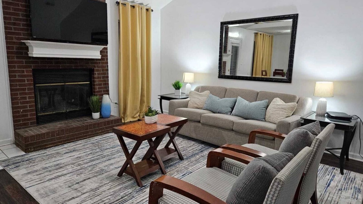 Ellendale Apartment | MONTHLY STAYS-3 Bedroom and 1 Car garage-near BARTLETT-Comfortable & Convenient.