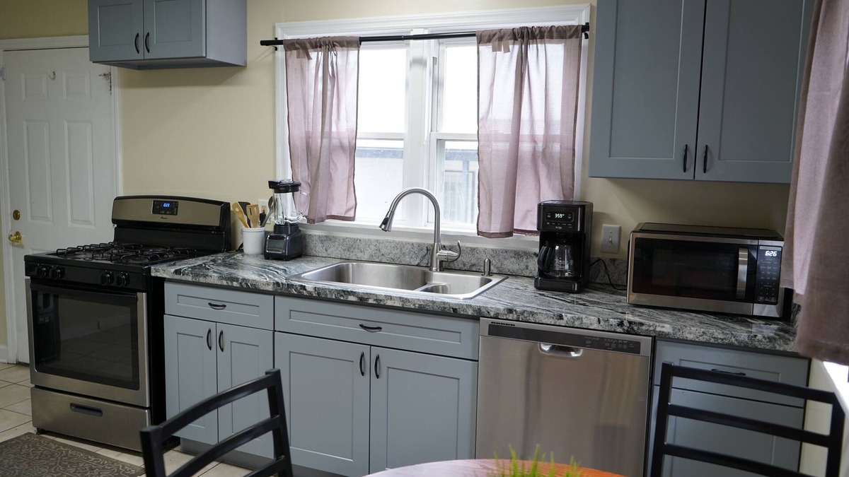 Memphis House | MONTHLY STAYS 6Bedroom Home - Near Beale St -Ideal for Groups