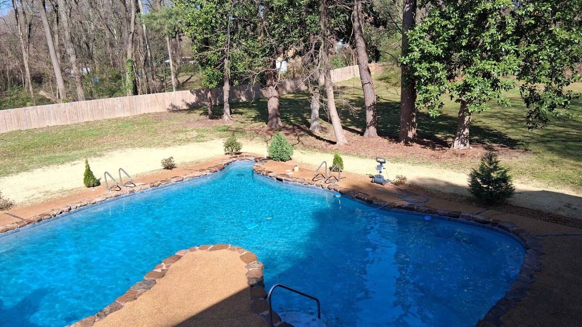 Memphis House | MONTHLY STAYS -Massive 13 BR Private Pool, Hot Tub, Casita- Abundant Parking