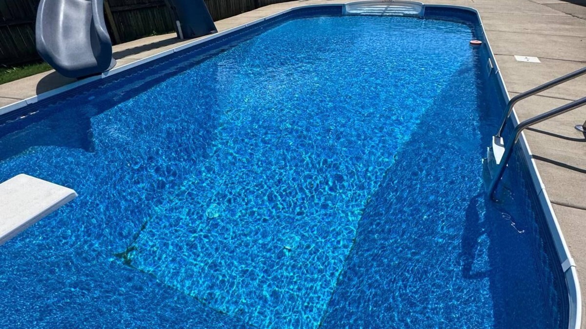Olive Branch House | MONTHLY STAYS-Relaxing 4BR Getaway with Pool -with Extra Sleeping Space.