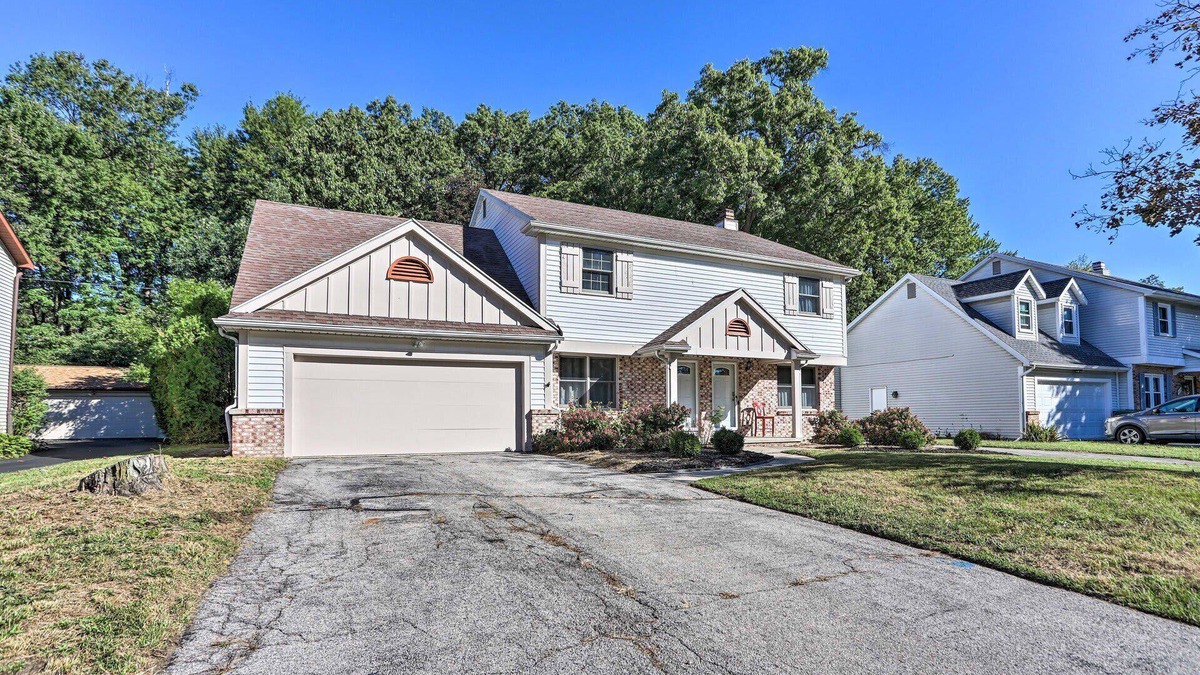 Bedford Condo | Monthly Toledo Rental Cozy 2BR Near Shops, Garde