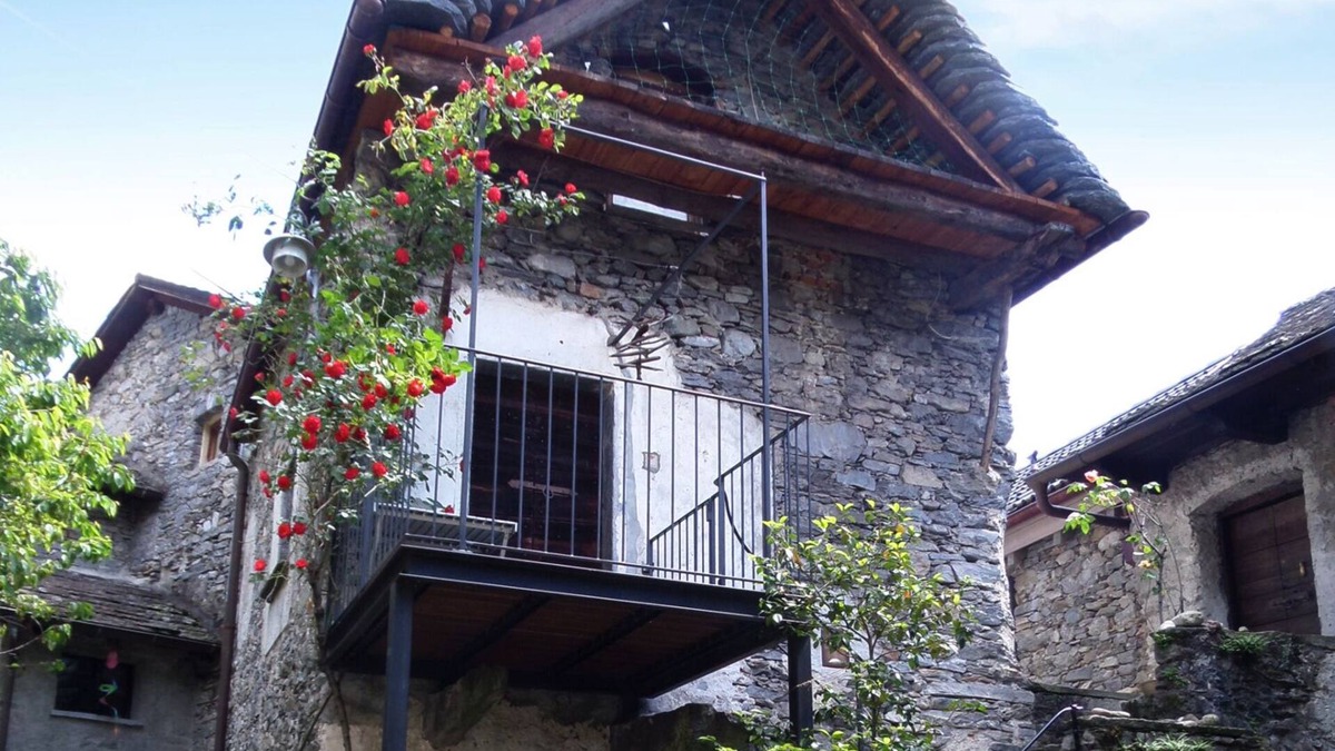 Terre di Pedemonte House | Monti & Lago - Rustico in the historic center of Verscio, Centovalli