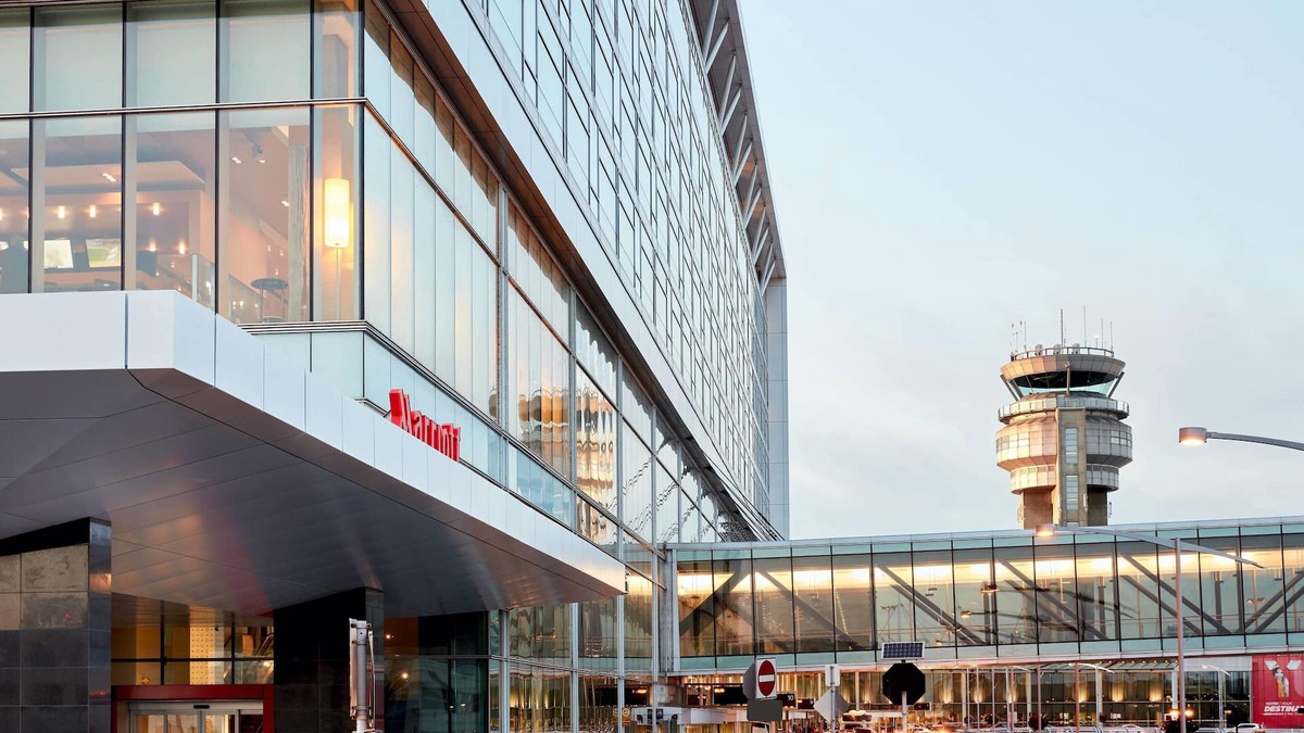 Dorval Hotel | Montreal Airport Marriott In-Terminal Hotel
