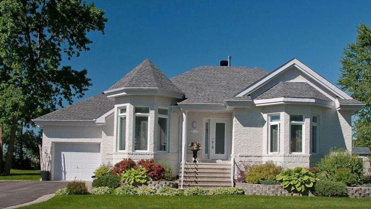 Pointe-Calumet House | Montreal Top Vacation Home