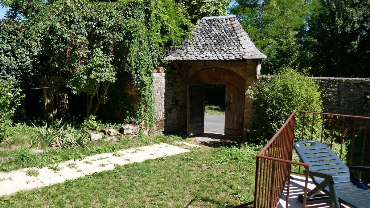 Estaing House | Montrepos - Former 17th century presbytery, sleeps 14