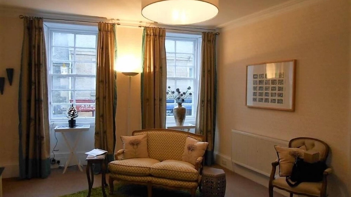 Selkirk Cottage | Montrose Apartment - an apartment that sleeps 3 guests in 2 bedrooms