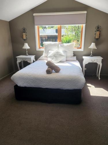 Montrose House | Montrose Barn House- Entire Home