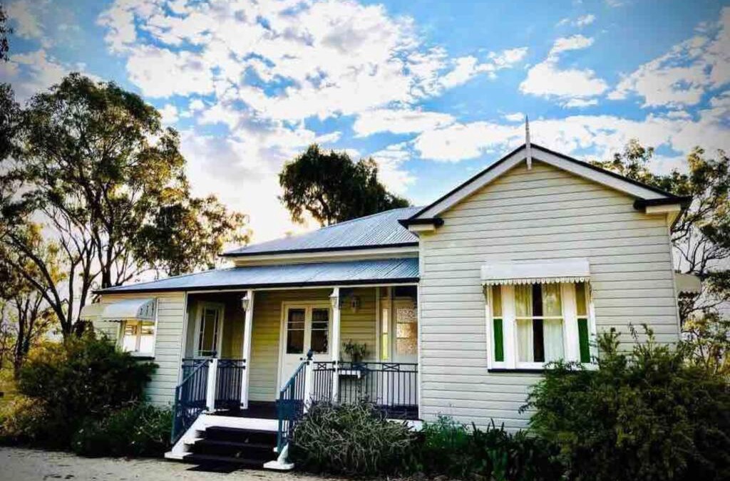 Forest Springs House | Montrose Farm Stay - Charming 2 bedroom cottage