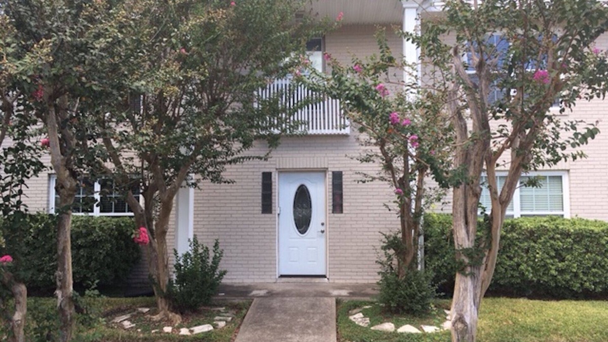 Neartown Apartment | Montrose Hist Dist- Welcoming 2 BR apartment