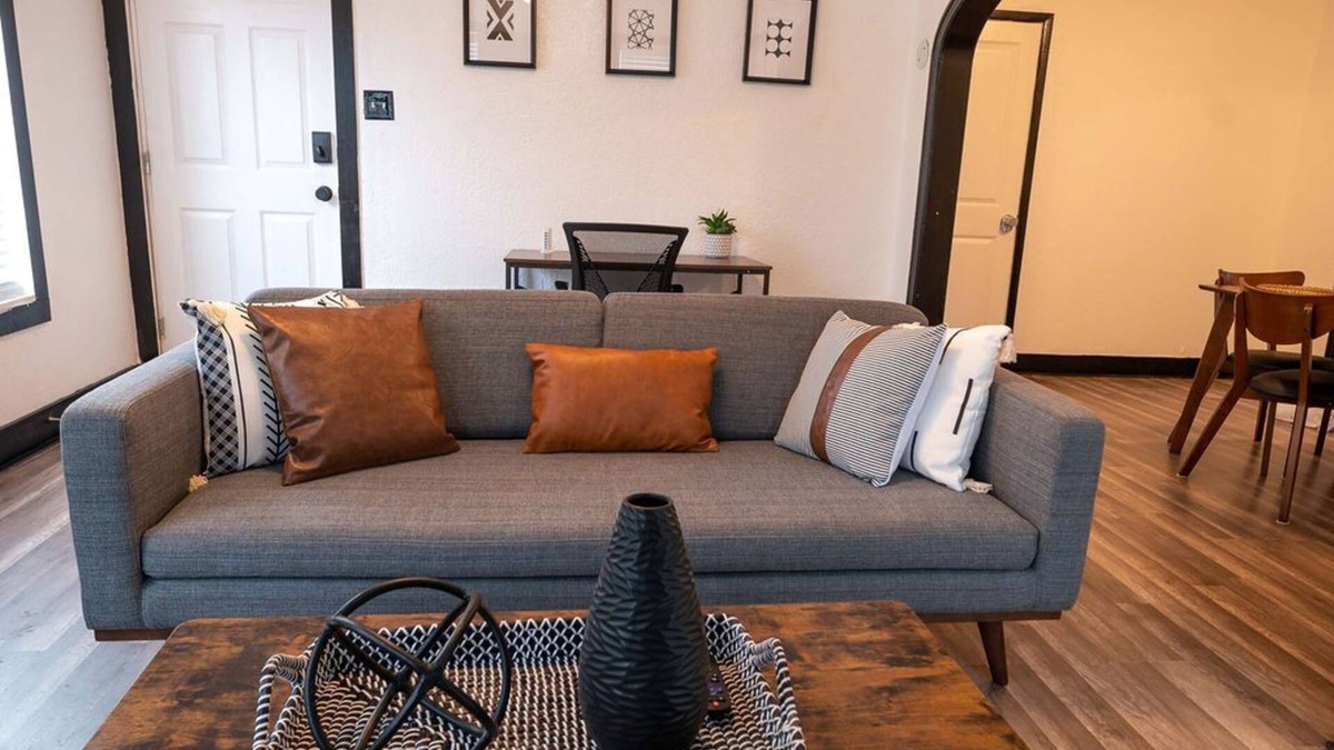 Montrose Apartment | Montrose/Midtown★King Bed ★FastWiFi★ Mins to Downtown & Medical Ctr