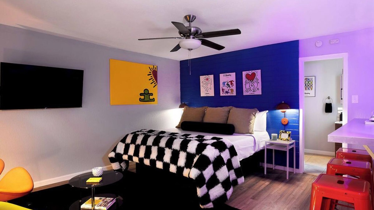 Hyde Park Apartment | Montrose Y-Spot Studio! Medical Center 49 ★