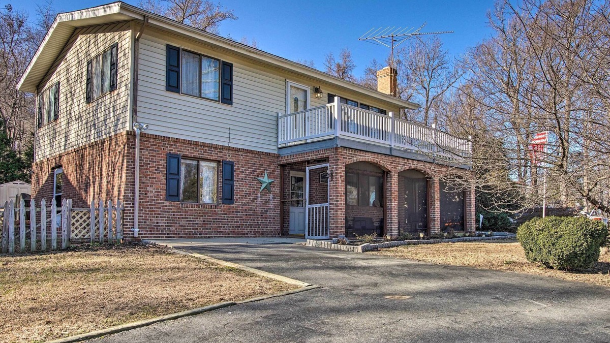 Montross House | Montross Home w/Private Pool & Yard!