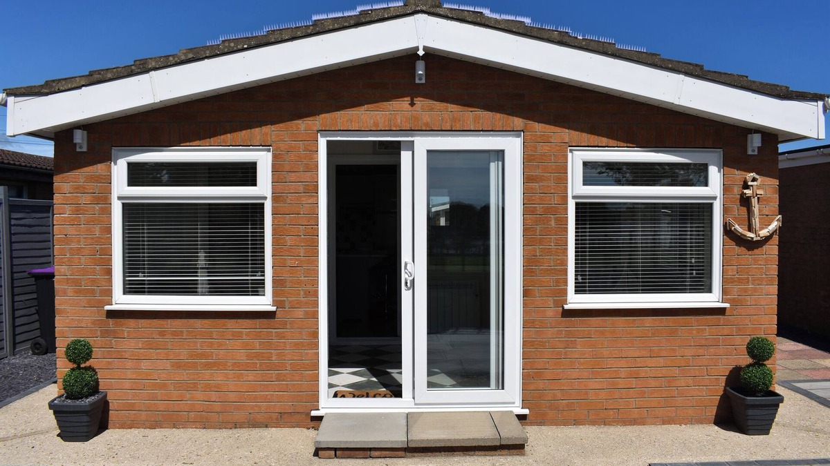 Anderby Creek Cottage | MONTY'S RETREAT, pet friendly, with a garden in Anderby Creek