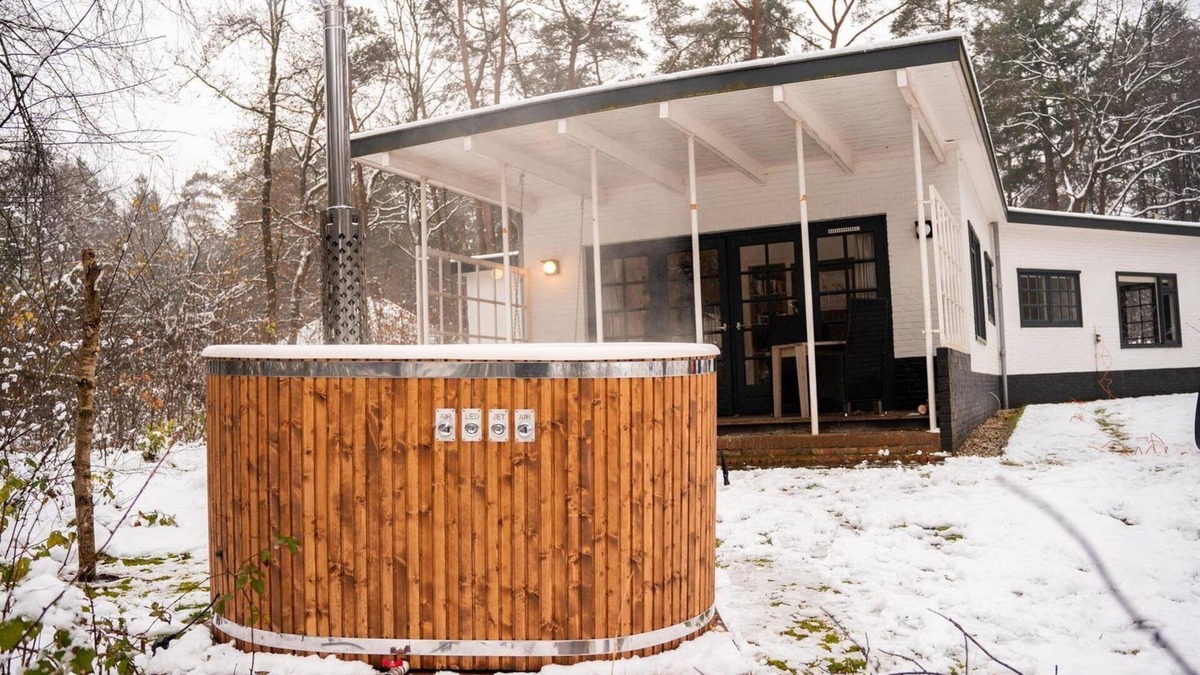 Norg House | Monumental 2-person bungalow, built under the architecture of the Amsterdam School with special details.