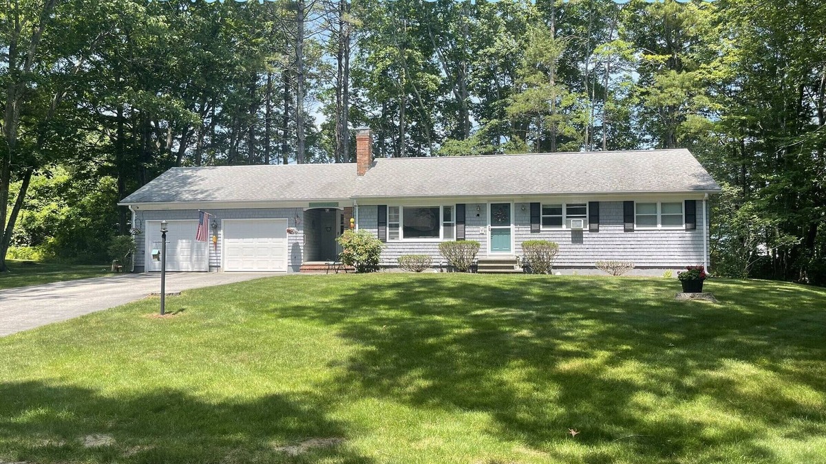 Moody House | Moody Beach is only a 1/2 mi walk away! Located in a Quiet Neighborhood.