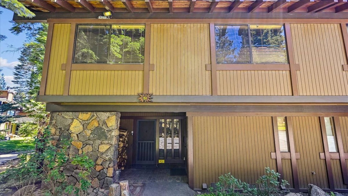 Tahoe Sierra Estates Condo | Moody Lakeview End Unit Condo #21