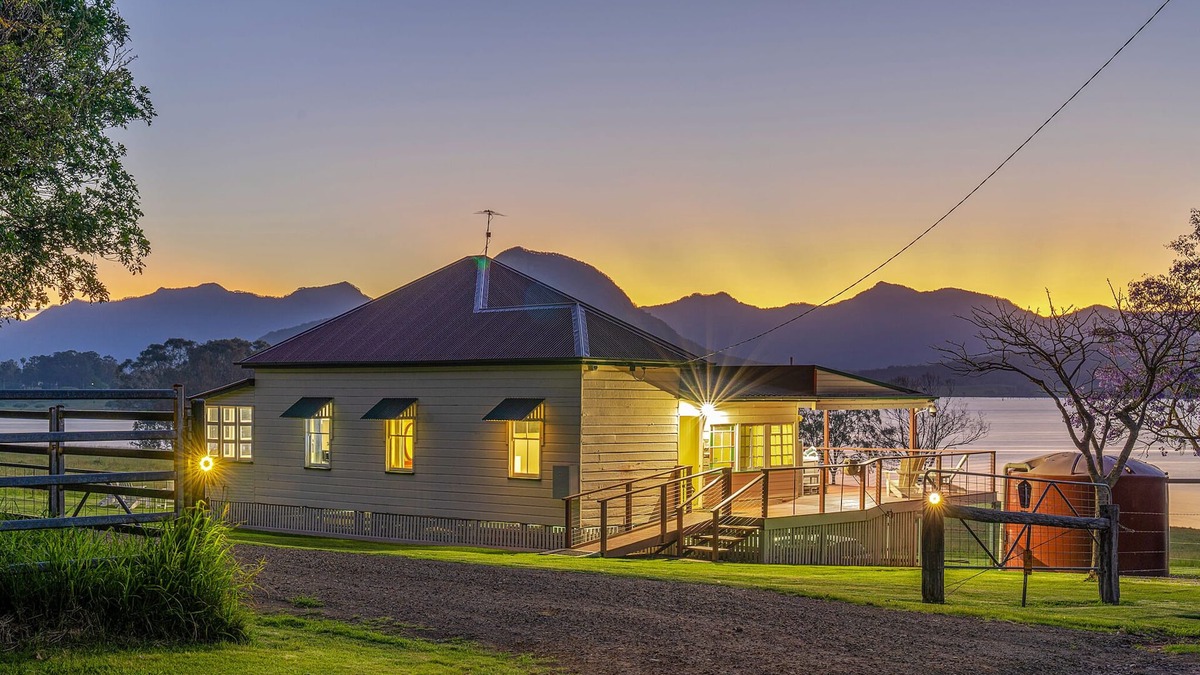 Moogerah House | Moogerah Lake House #6 Cottage