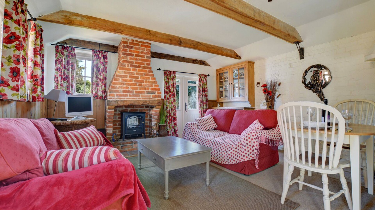 Aylsham House | Moon Beam - One Bedroom House, Sleeps 2
