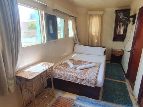 Luxor Boat Rental | Moon Boat