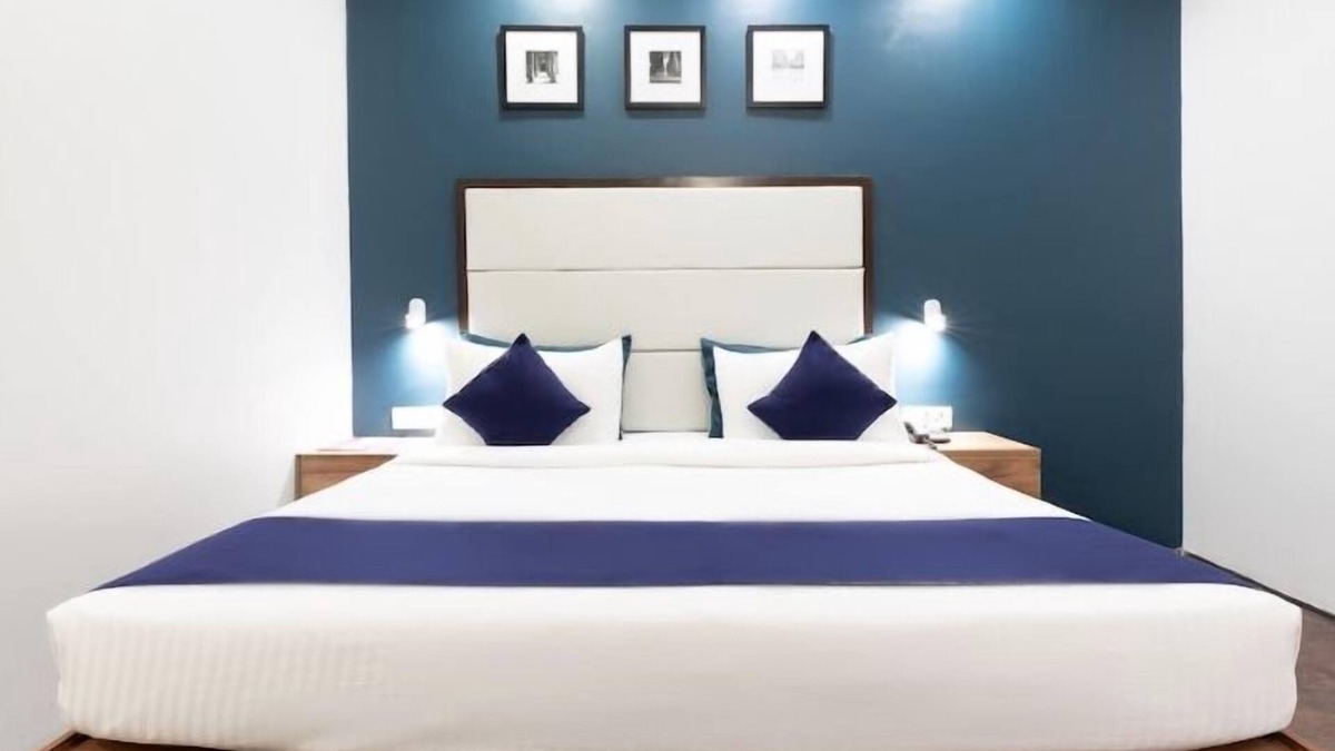 DLF Phase 3 Hotel | Moon Residency