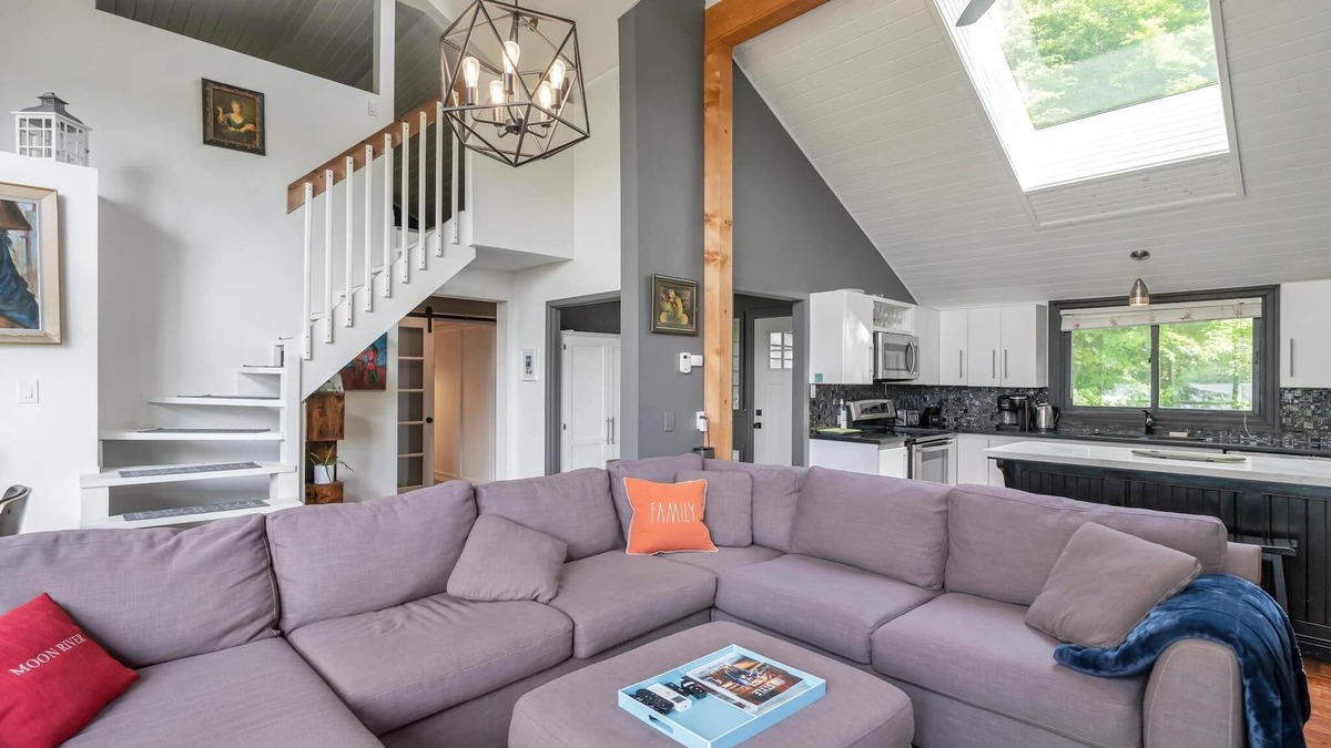 Bala Cottage | Moon River Cottage Sanctuary With Private Beach in Bala!