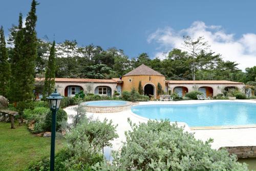 Wang Mi Hotel | Moon River Village